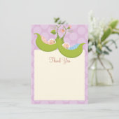 ポッドの双生児の男の子の女の子のベビーシャワーのエンドウ豆は感謝していしています サンキューカード (スタンド正面)