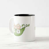 ポッドの対のエンドウ豆 ツートーンマグカップ (正面左)