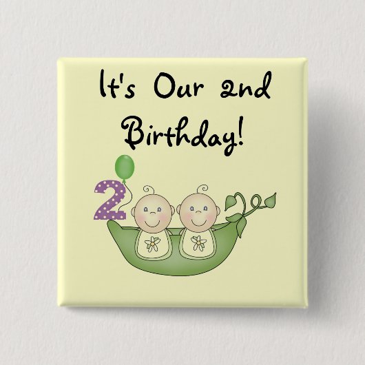 ポッドの第2誕生日のTシャツおよびギフトの対のエンドウ豆 缶バッジ (正面)