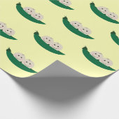 ポッドの2個のエンドウ豆はベビーを結び付けます ラッピングペーパー (角)