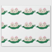 ポッドの2個のエンドウ豆は女の赤ちゃんを結び付けます ラッピングペーパー (フラット)