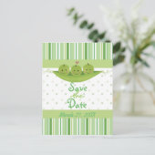 ポッドの3つのエンドウの赤ちゃんシャワー三つ子の日付を保存 案内ポストカード (スタンド正面)