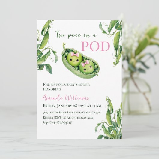 ポッドピンクの女の子の双子の赤ちゃんシャワーかわいい2つのエンドウ 招待状 (スタンド正面)