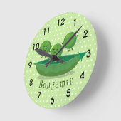 ポッド漫画の中の可愛いジャンプ豆イラストレーション ラウンド壁時計 (傾斜)