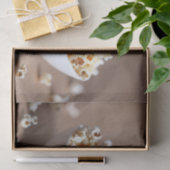 ポップコーンをボウルに入れ、少し散らばる 薄葉紙 (ギフト)