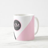 ポップ・アートのモノグラストライプムを使ったアートとカラーブロック コーヒーマグカップ (正面右)