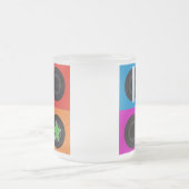 ポップ・アートのArt Roller Derbyシンボル フロストグラスマグカップ (中央)
