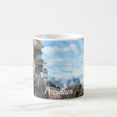 ポツダムの宮殿の近くの石の騎士像 コーヒーマグカップ (中央)