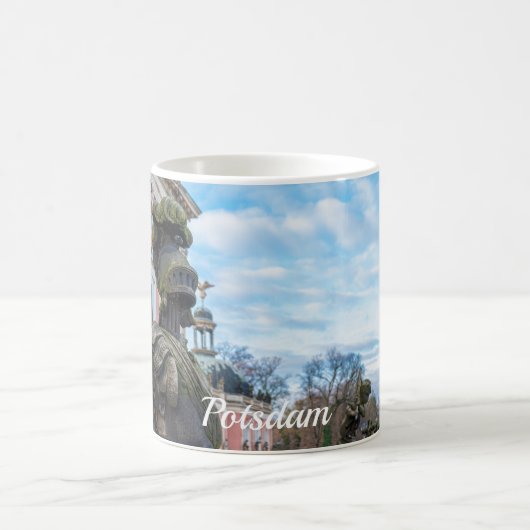 ポツダムの宮殿の近くの石の騎士像 コーヒーマグカップ (中央)