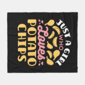 ポテトチップスが大好きな女の子 フリースブランケット (正面(横))