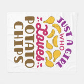 ポテトチップスのスナック食べ物が大好きな女の子 フリースブランケット (正面(横))