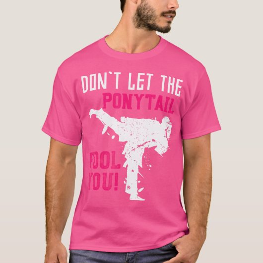 ポニーテールが空手主義者の女の子のGifを騙すな Tシャツ (正面)