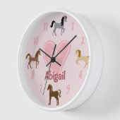 ポニーパーソナライズされたズとピンクのハート馬 壁時計 (傾斜)