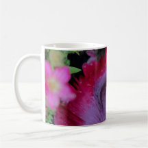 ポピーの花と小さなピンクの花