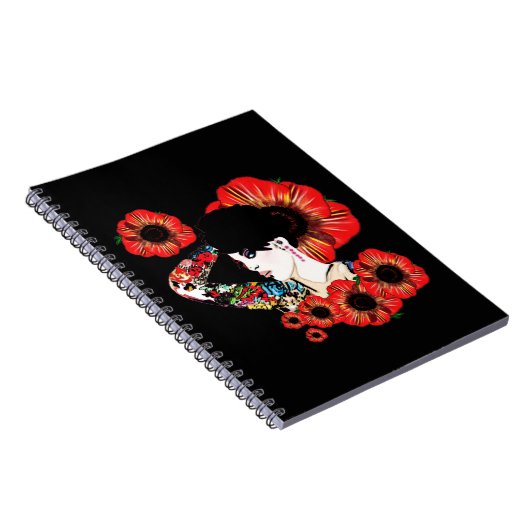 ポピーの花の中に入ったタトゥーの入った女の子Art by LeahG ノートブック (右側)