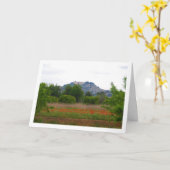 ポピーフィールドの上のサンミゲル修道院 カード (黄色い花)