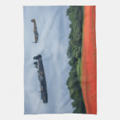 ポピー畑の上のランカスター爆撃機 キッチンタオル (縦)