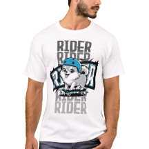 ポメラニア犬でスケートボードに乗っている子犬