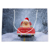 ポメラニア犬の犬が雪の中でクリスマストラックに座って ラージペーパーバッグ (正面)