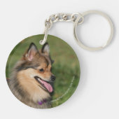 ポメラニア犬のHeadshotの喘ぐこと キーホルダー (裏面)