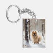 ポメラニア犬は雪のクリスマスを許す キーホルダー (正面左)