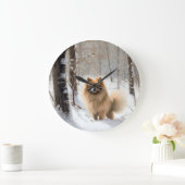 ポメラニア犬は雪のクリスマスを許す ラージ壁時計 (ホーム)