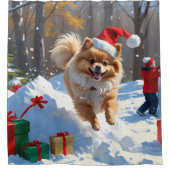 ポメラニア犬走のクリスマス帽子と雪の中 シャワーカーテン (正面)