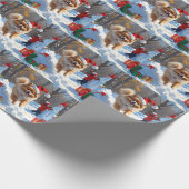 ポメラニア犬走のクリスマス帽子と雪の中 ラッピングペーパー (角)