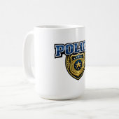 ポリスバッジ大文字デザイン コーヒーマグカップ (正面左)