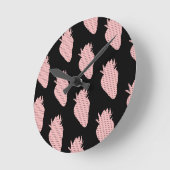 ポルカ点々のあるピンクイチゴ ラウンド壁時計 (傾斜)
