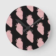 ポルカ点々のあるピンクイチゴ