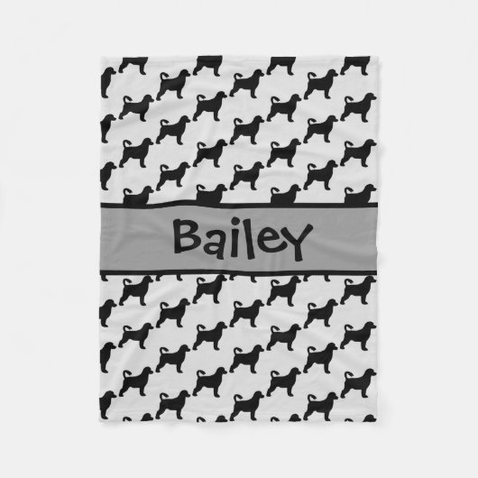 ポルトガカスタムルの水犬のシルエット フリースブランケット (正面)