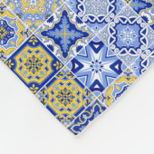 ポルトガルのタイルとイワシ フリースブランケット (角)