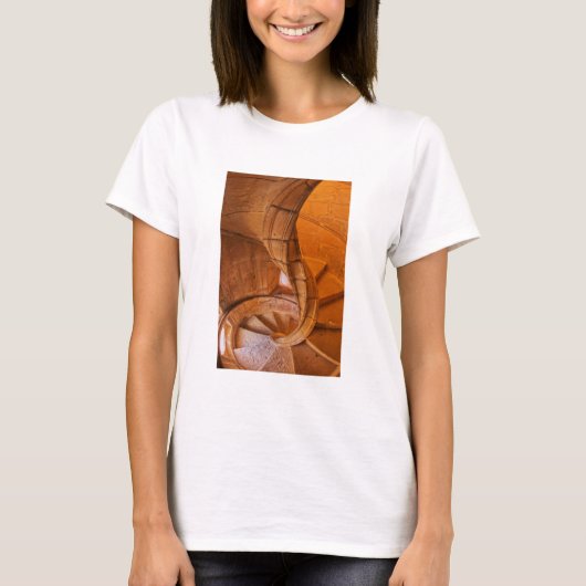 ポルトガルのツイスト・スパイラル階段 Tシャツ (正面)