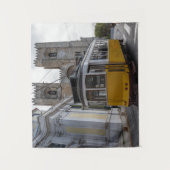 ポルトガルのリスボン大聖堂の黄色い路面電車 タペストリー (正面)