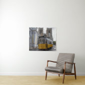 ポルトガルのリスボン大聖堂の黄色い路面電車 タペストリー (インサイチュ(横))