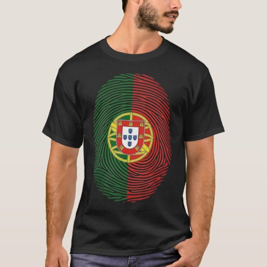ポルトガルの国旗の指紋と紋章Tシャツ Tシャツ (正面)