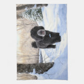 ポルトガルの水犬が雪のクリスマスを過ごした キッチンタオル (縦)