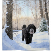 ポルトガルの水犬が雪のクリスマスを過ごした シャワーカーテン (正面)