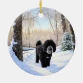 ポルトガルの水犬が雪のクリスマスを過ごした セラミックオーナメント (裏面)