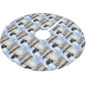 ポルトガルの水犬が雪のクリスマスを過ごした ブラッシュドポリエステルツリースカート (アングル)