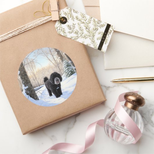 ポルトガルの水犬が雪のクリスマスを過ごした ラウンドシール (ギフト)