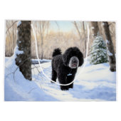 ポルトガルの水犬が雪のクリスマスを過ごした ラージペーパーバッグ (裏面)