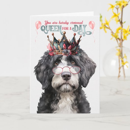 ポルトガルの水犬クイーンforデイおもしろい誕生日 カード (黄色い花)