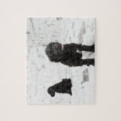 ポルトガルの水道犬が部屋で子犬を2匹飼う ジグソーパズル (縦)