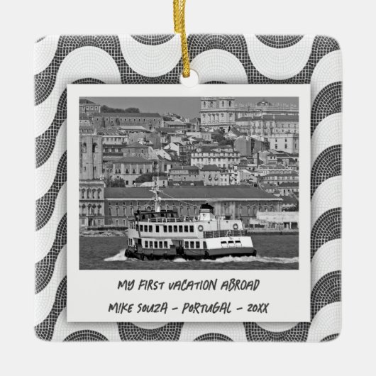 ポルトガルの波の石畳の最初の休暇 セラミックオーナメント (正面)