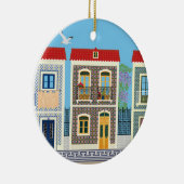 ポルトガルの美しい家で、タイルやアズレホスを持つ セラミックオーナメント (右)