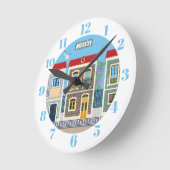 ポルトガルの美しい家で、タイルやアズレホスを持つ ラウンド壁時計 (傾斜)