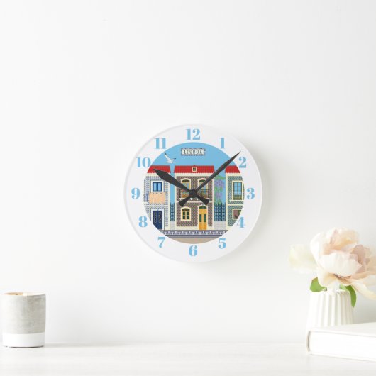 ポルトガルの美しい家で、タイルやアズレホスを持つ ラウンド壁時計 (ホーム)