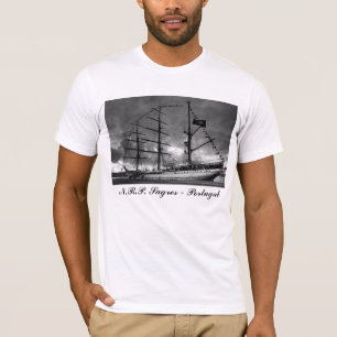 ポルトガルの高い船のTシャツ Tシャツ
